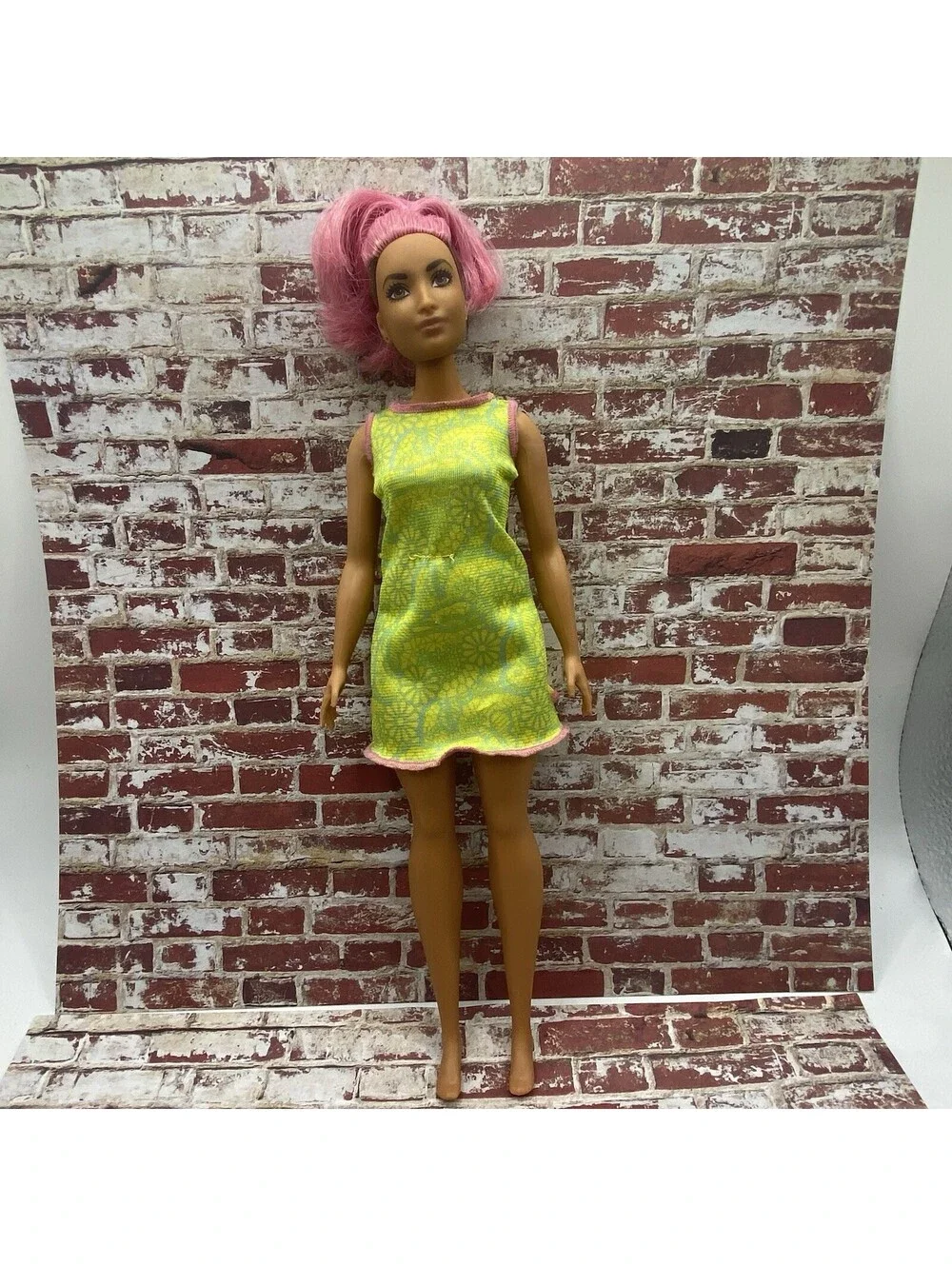 Barbie Fashionistas Doll #95 FJF55 Pink  Undercut Hair Curvy Lime Green DressB20